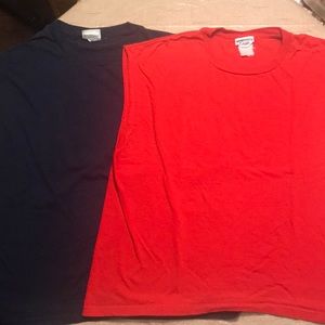 2 men’s sleeveless t-shirts